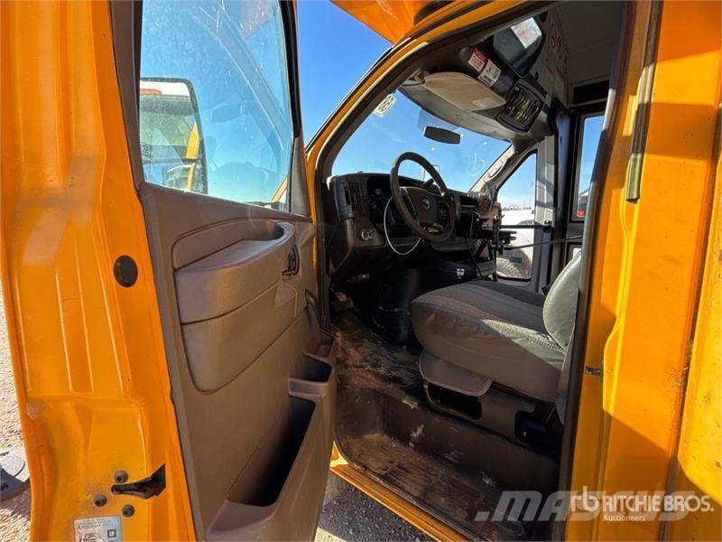 Chevrolet Express G4500 4x2 10-Seat School Bus 迷你巴士