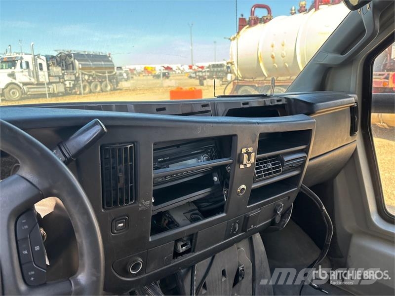 Chevrolet G4500 Express 4x2 21-Seat Mini Bus (Inoperable) Minibüsler