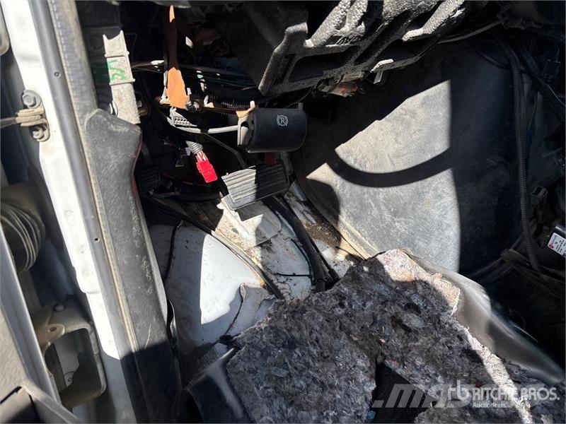 Chevrolet G4500 Express 4x2 21-Seat Mini Bus (Inoperable) Minibüsler