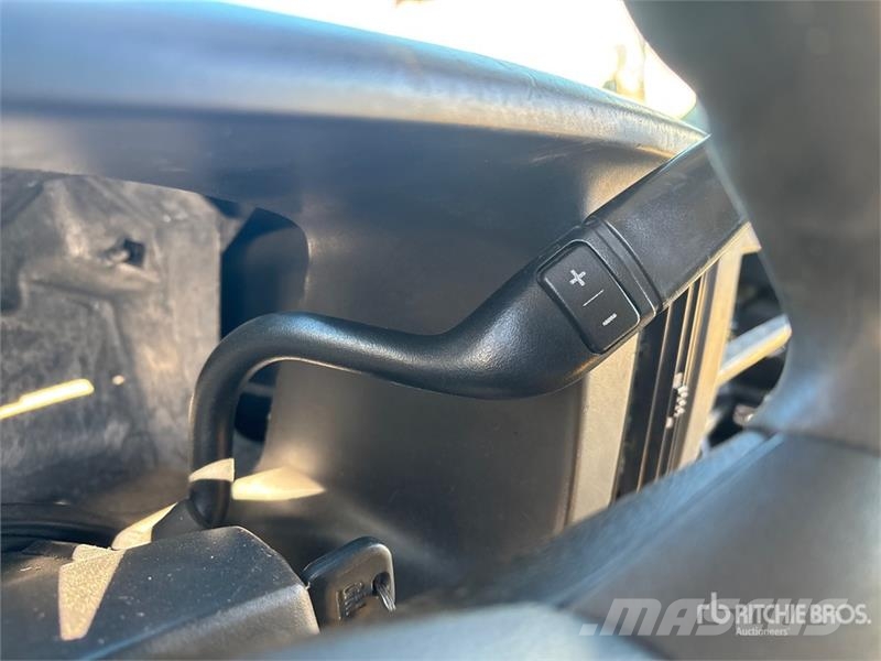 Chevrolet G4500 Express 4x2 21-Seat Mini Bus (Inoperable) Minibüsler