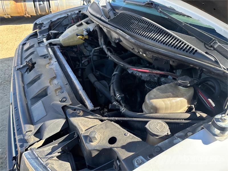 Chevrolet G4500 Express 4x2 21-Seat Mini Bus (Inoperable) Minibüsler