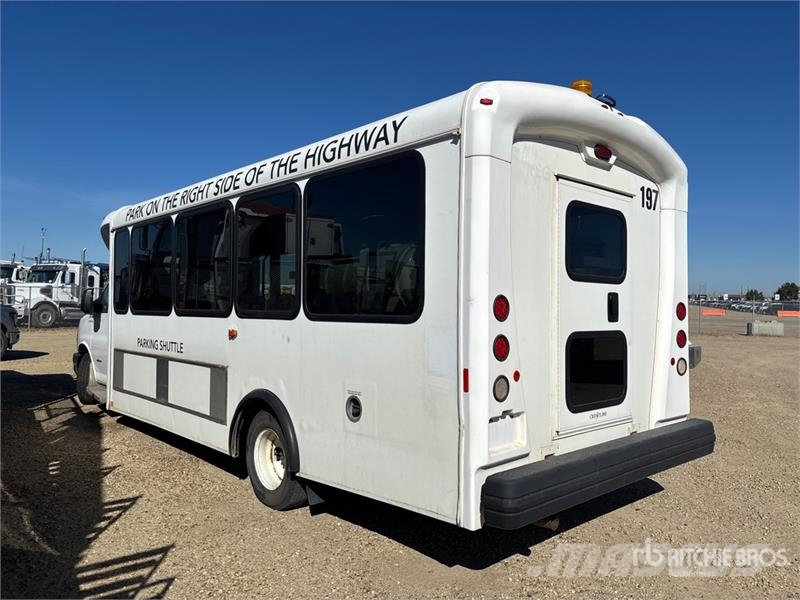 Chevrolet G4500 Express 4x2 21-Seat Mini Bus (Inoperable) Minibüsler