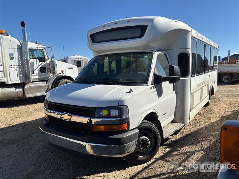 Chevrolet G4500 Express 4x2 21-Seat Mini Bus (Inoperable) Minibüsler