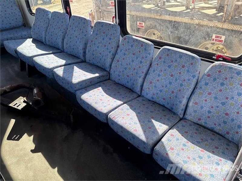 Chevrolet G4500 Express 4x2 21-Seat Mini Bus (Inoperable) Minibüsler
