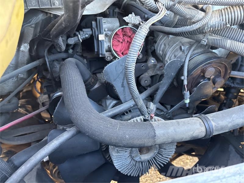 Chevrolet G4500 Express 4x2 21-Seat Mini Bus (Inoperable) Minibüsler