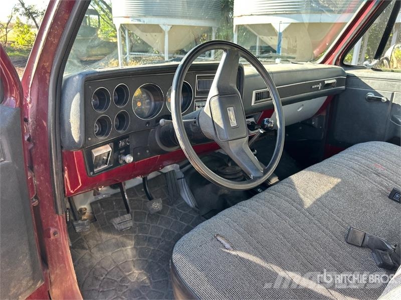 Chevrolet K20 4x4 Flatbed Truck Ciężarówki typu Platforma / Skrzynia