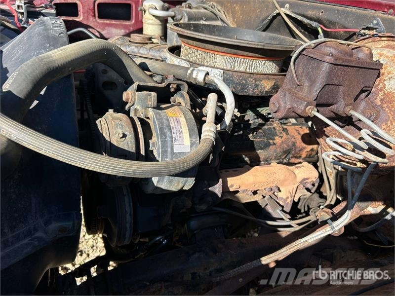 Chevrolet K20 4x4 Flatbed Truck Ciężarówki typu Platforma / Skrzynia