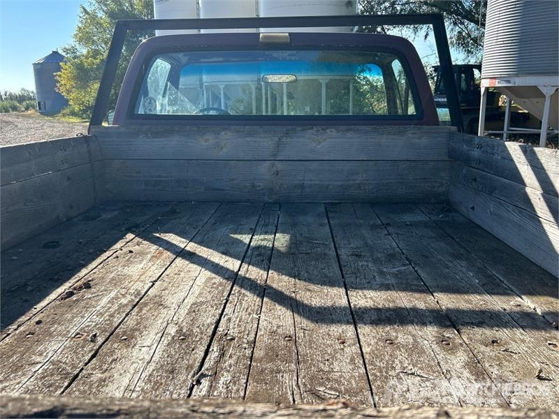 Chevrolet K20 4x4 Flatbed Truck Ciężarówki typu Platforma / Skrzynia