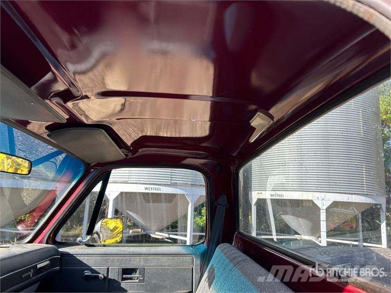 Chevrolet K20 4x4 Flatbed Truck Ciężarówki typu Platforma / Skrzynia