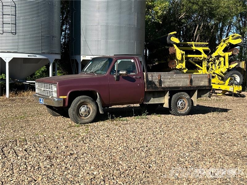 Chevrolet K20 4x4 Flatbed Truck Ciężarówki typu Platforma / Skrzynia