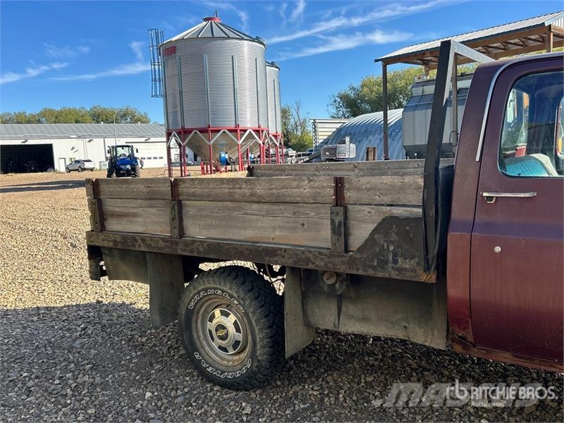 Chevrolet K20 4x4 Flatbed Truck Ciężarówki typu Platforma / Skrzynia