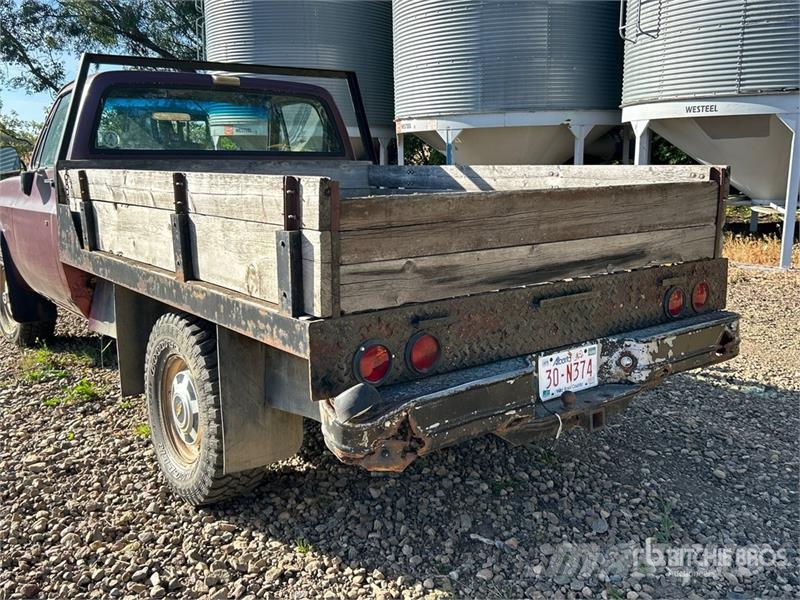 Chevrolet K20 4x4 Flatbed Truck Ciężarówki typu Platforma / Skrzynia