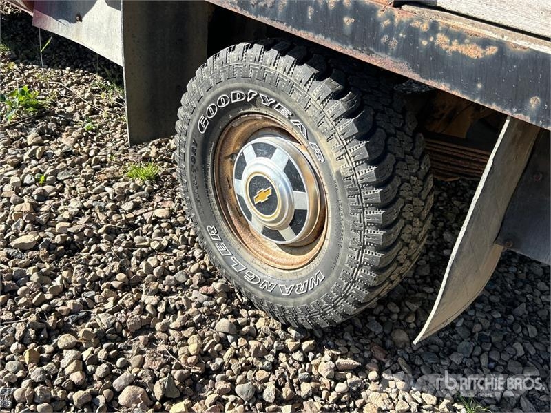 Chevrolet K20 4x4 Flatbed Truck Ciężarówki typu Platforma / Skrzynia