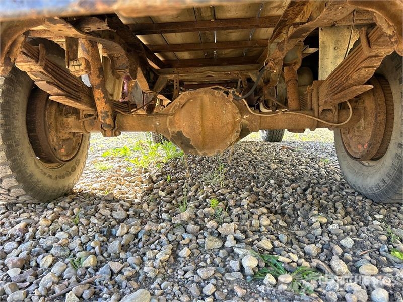 Chevrolet K20 4x4 Flatbed Truck Ciężarówki typu Platforma / Skrzynia