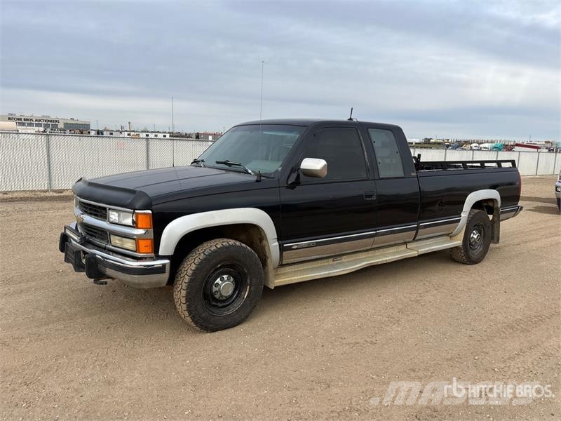 Chevrolet K2500 4x4 Extended Cab Pickup Muu