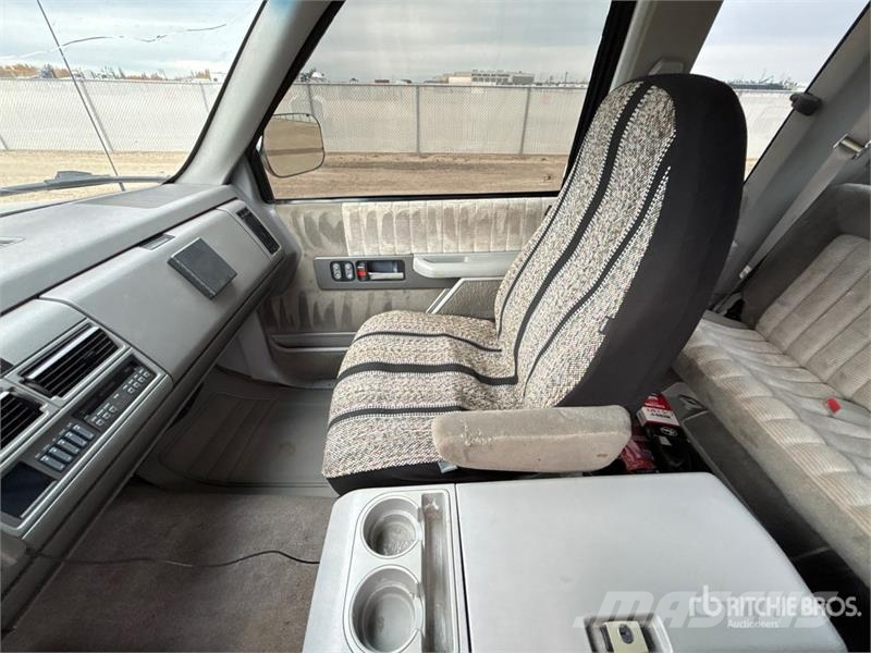 Chevrolet K2500 4x4 Extended Cab Pickup Muu