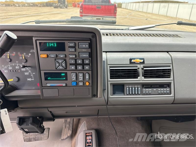 Chevrolet K2500 4x4 Extended Cab Pickup Muu