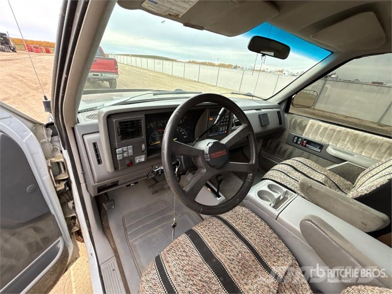 Chevrolet K2500 4x4 Extended Cab Pickup Muu