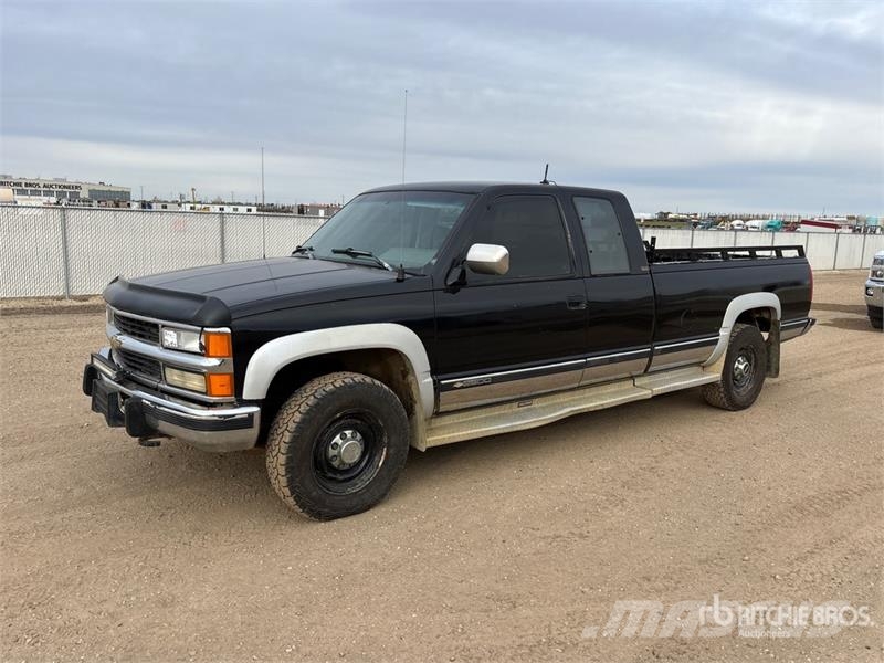 Chevrolet K2500 4x4 Extended Cab Pickup Muu