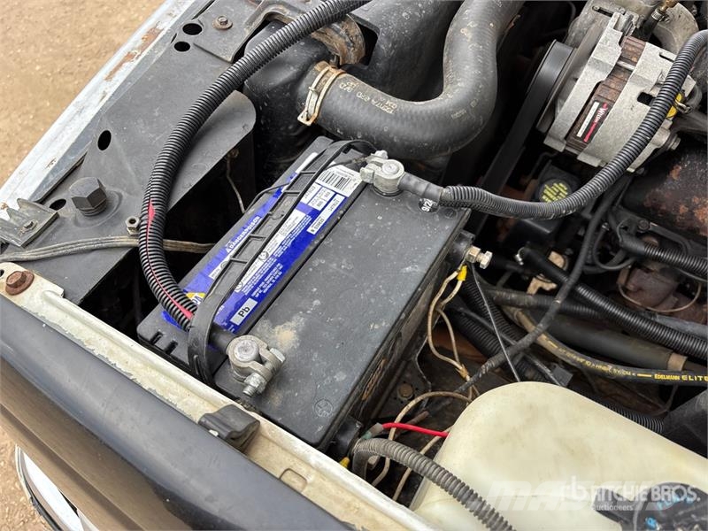 Chevrolet K2500 4x4 Extended Cab Pickup Muu