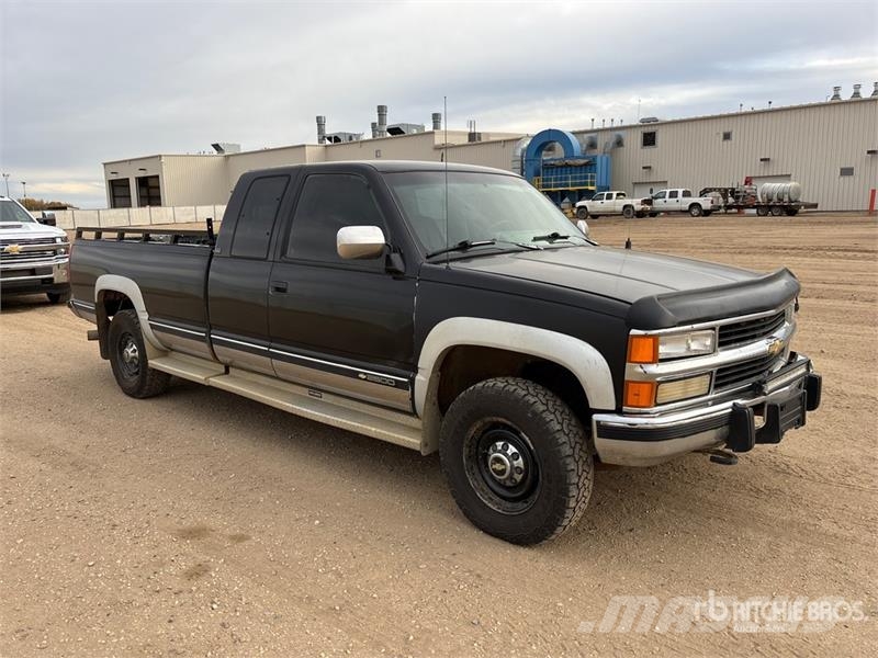 Chevrolet K2500 4x4 Extended Cab Pickup Muu