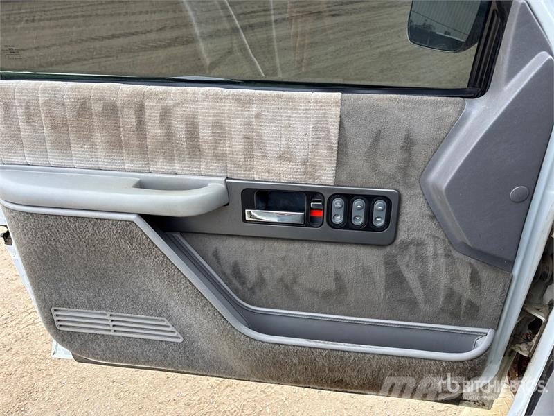 Chevrolet K2500 4x4 Extended Cab Pickup Muu
