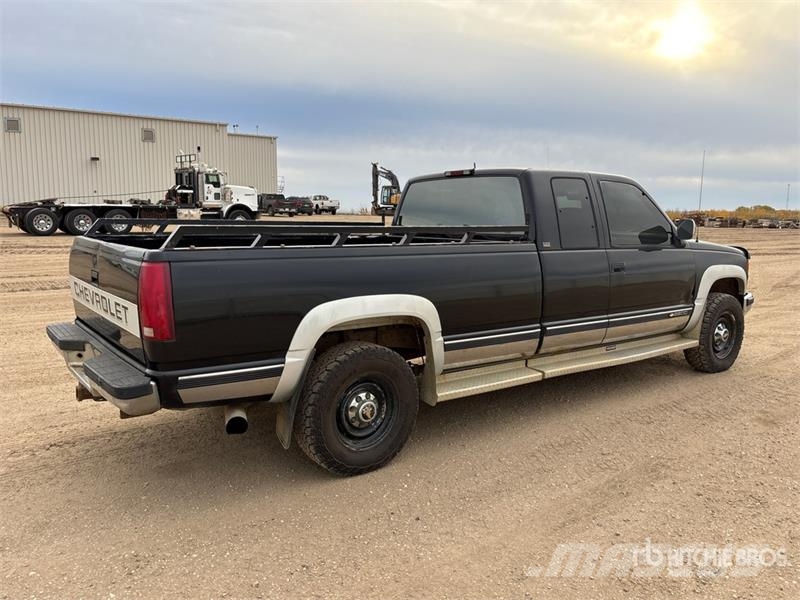 Chevrolet K2500 4x4 Extended Cab Pickup Muu