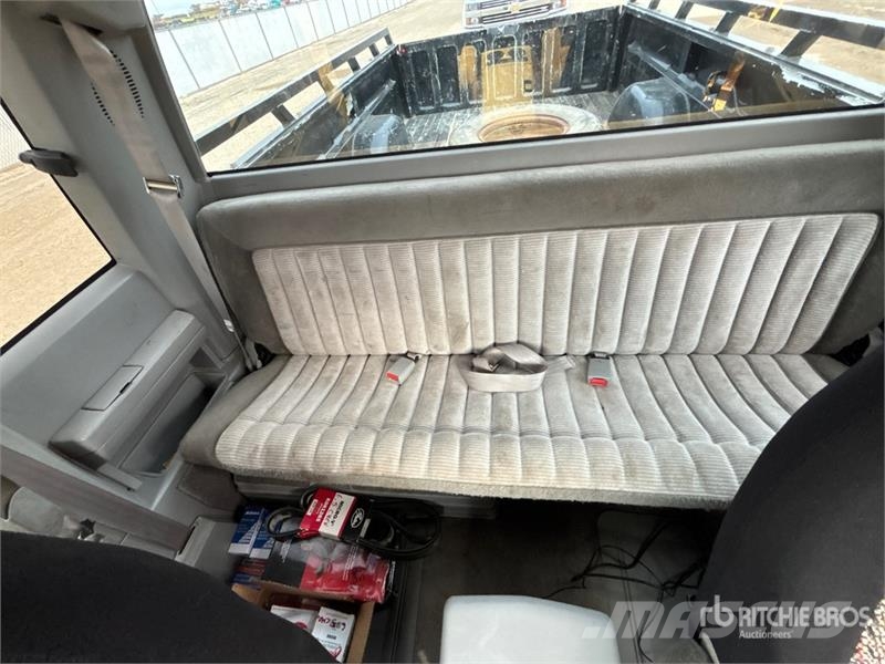 Chevrolet K2500 4x4 Extended Cab Pickup Muu