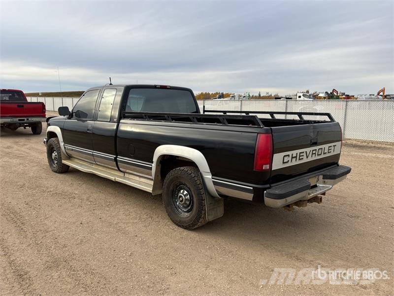 Chevrolet K2500 4x4 Extended Cab Pickup Muu