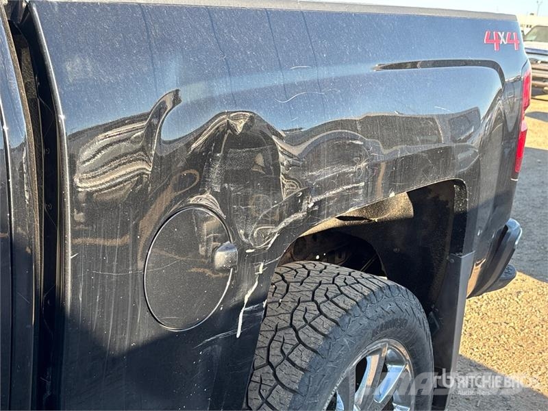 Chevrolet Silverado 1500 LT 4x4 Crew Cab Hybrid Pickup Diger