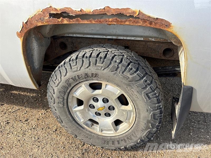 Chevrolet Silverado 1500 LT 4x4 Extended Cab Pilot Pickup Ostalo