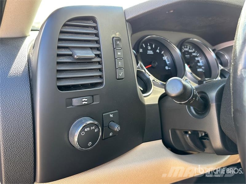 Chevrolet Silverado 1500 4x4 Pickup Diger
