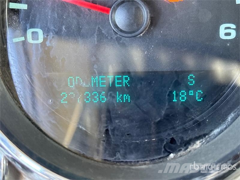 Chevrolet Silverado 1500 4x4 Crew Cab Pickup Egyéb