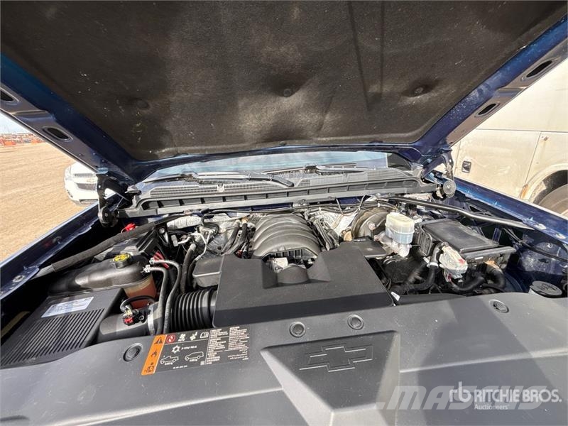 Chevrolet Silverado 1500 4x4 Crew Cab Pickup Egyéb