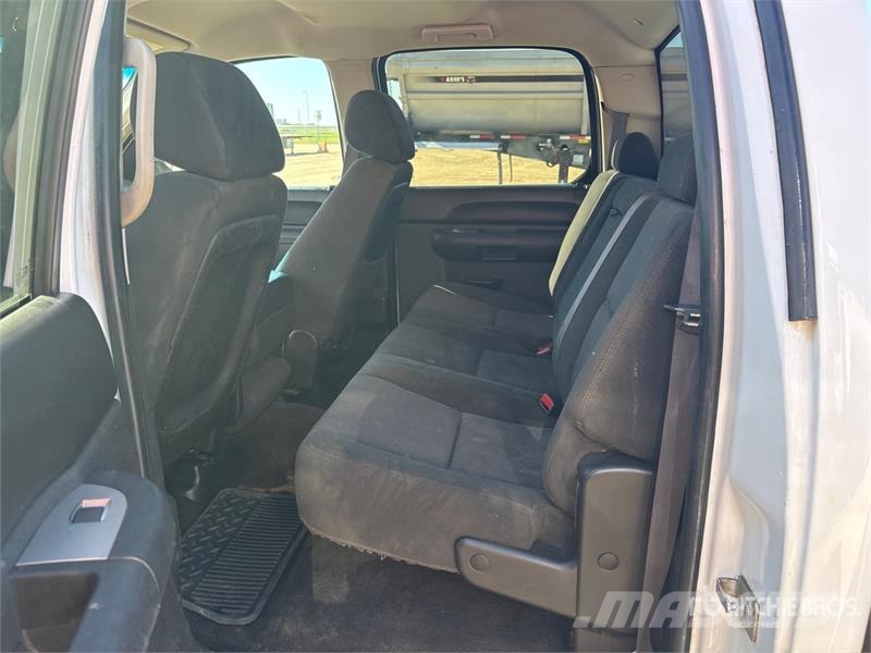 Chevrolet Silverado 1500 LS 4x4 Crew Cab Pickup Andre