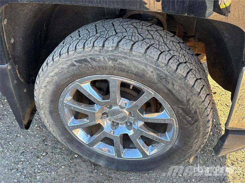Chevrolet Silverado 1500 LT 4x4 Crew Cab Hybrid Pickup Diger