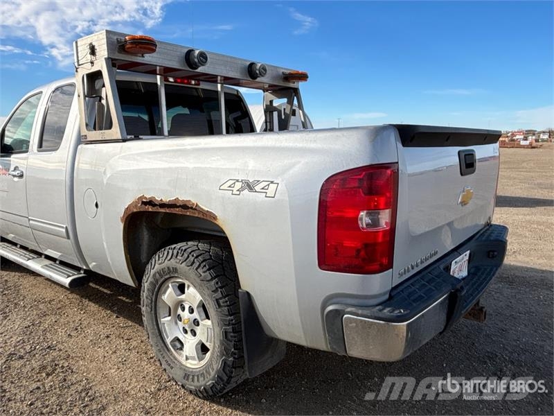 Chevrolet Silverado 1500 LT 4x4 Extended Cab Pilot Pickup Ostalo