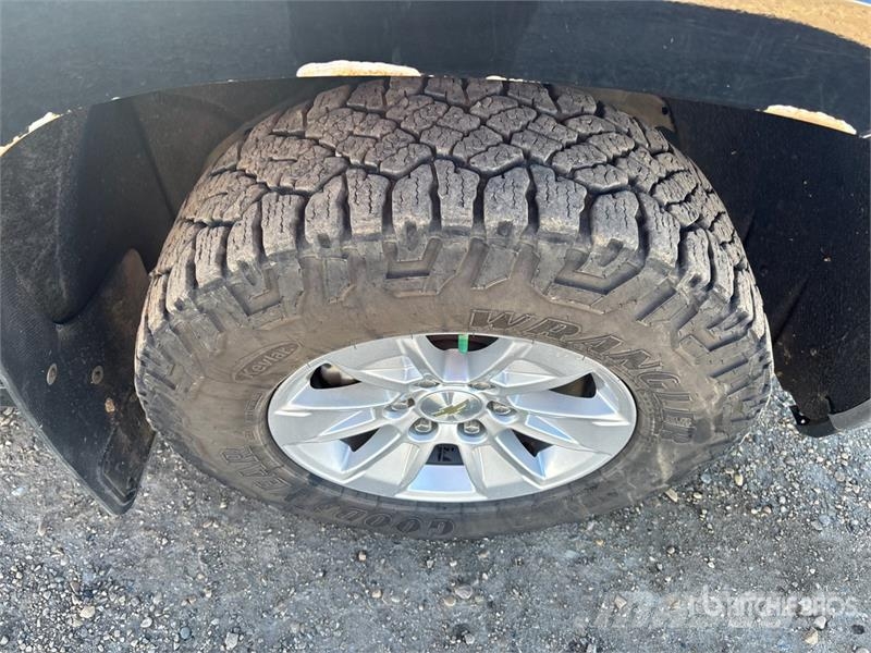 Chevrolet Silverado 1500 LT 4x4 Crew Cab Pickup 其他