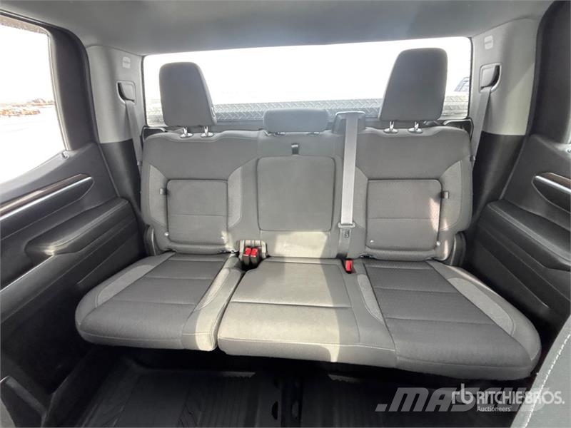 Chevrolet Silverado 1500 RST 4x4 Crew Cab Pickup Drugi