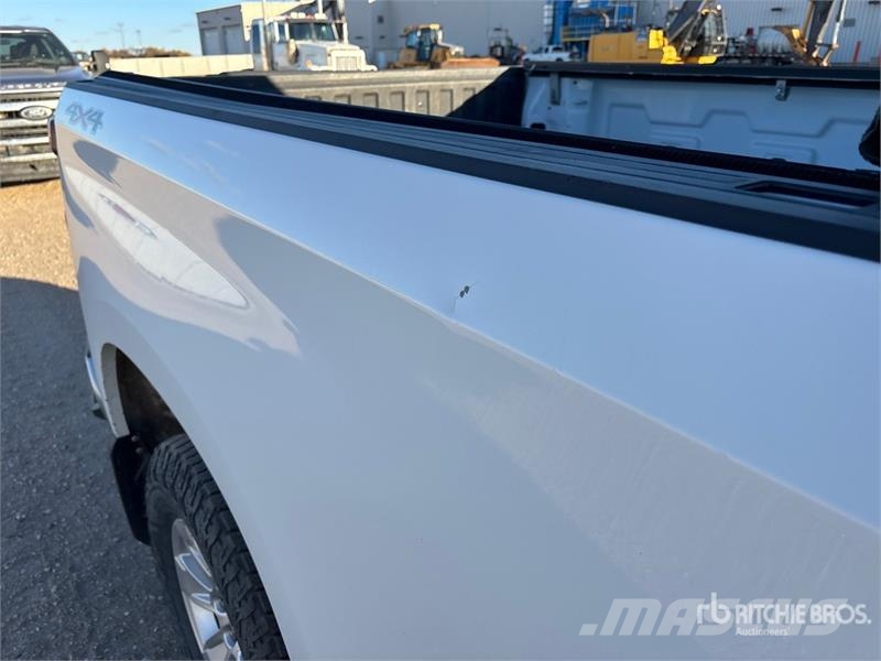 Chevrolet Silverado 1500 LT 4x4 Crew Cab Pickup Інше