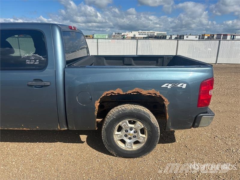 Chevrolet Silverado 1500 LT 4x4 Crew Cab Pickup Ostalo