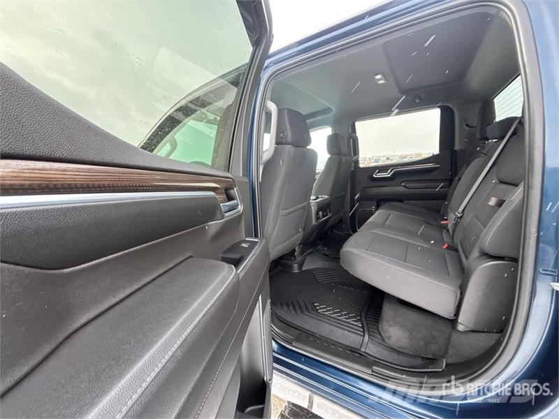 Chevrolet Silverado 1500 RST 4x4 Crew Cab Pickup Drugi
