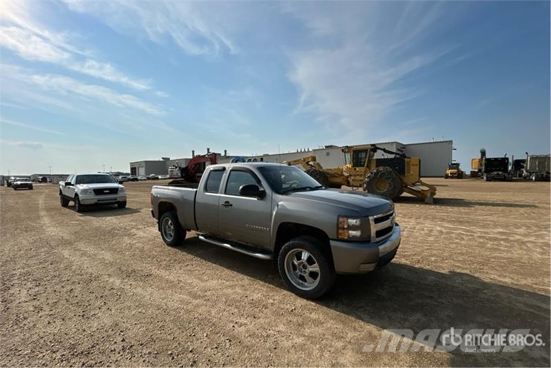Chevrolet Silverado 1500 LT 4x4 Extended Cab Pickup Ostalo