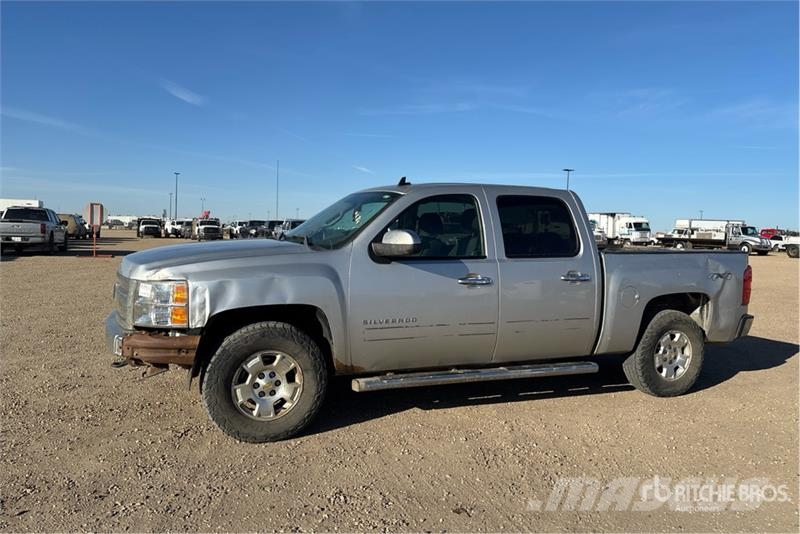 Chevrolet Silverado 1500 4x4 Crew Cab Pickup Egyéb