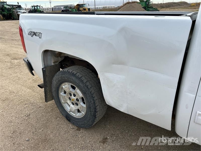 Chevrolet Silverado 1500 LT 4x4 Extended Cab Pickup Muut autot