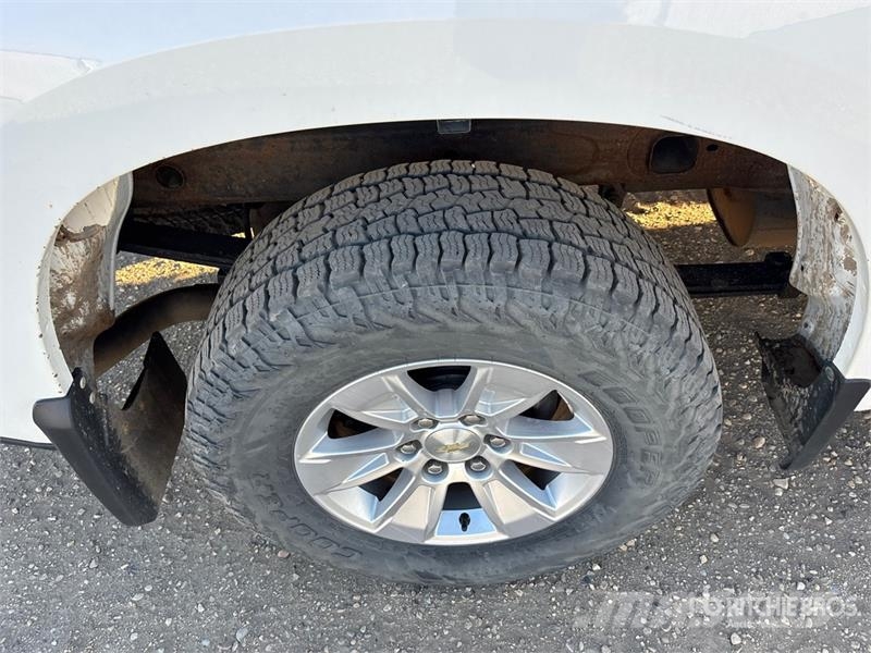 Chevrolet Silverado 1500 LT 4x4 Crew Cab Pickup Інше