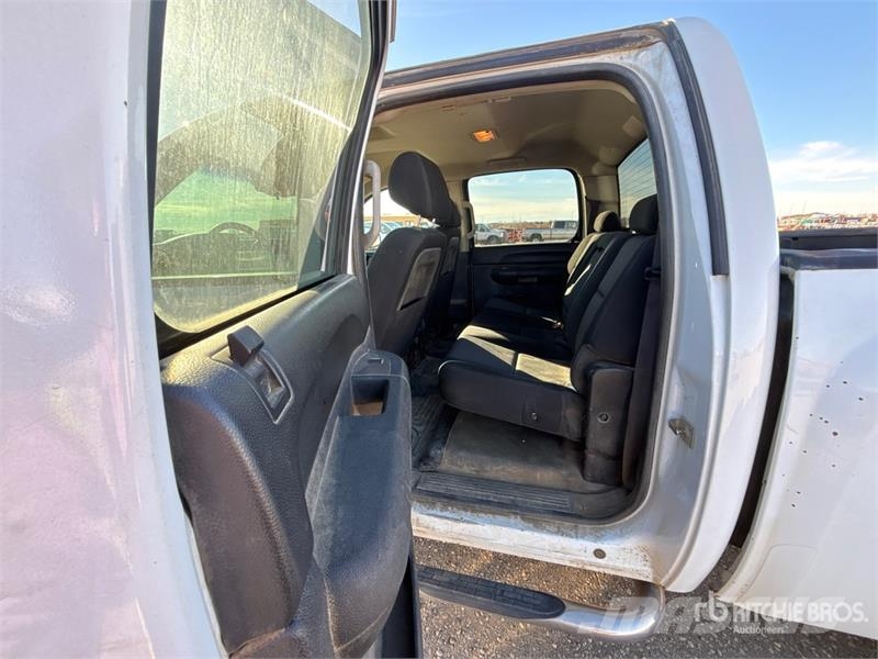 Chevrolet Silverado 1500 LT 4x4 Crew Cab Pickup Anders