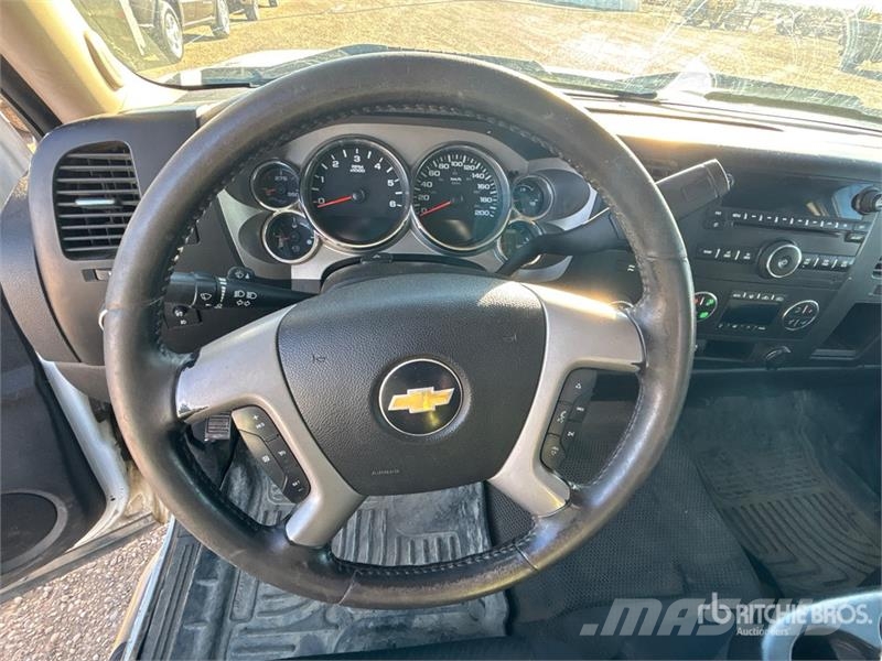 Chevrolet Silverado 1500 LT 4x4 Crew Cab Pickup Anders
