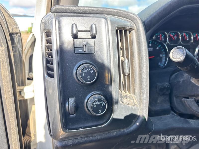 Chevrolet Silverado 1500 LT 4x4 Crew Cab Pickup Drugi