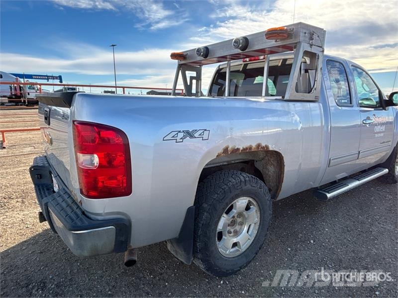 Chevrolet Silverado 1500 LT 4x4 Extended Cab Pilot Pickup Ostalo